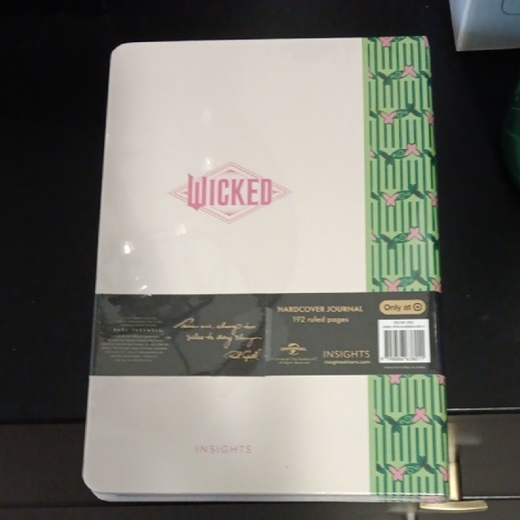 Owala Green Elphaba & Pink Glinda FreeSip 32 oz Wicked Water Bottles & BONUS! - Picture 4 of 8